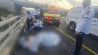 הזירה בה נהרגו הגבר והאישה מפגיעת המשאית
