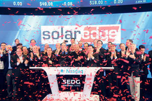 SolarEdge when they were taken public (Photo: Nasdaq) סולאראדג'