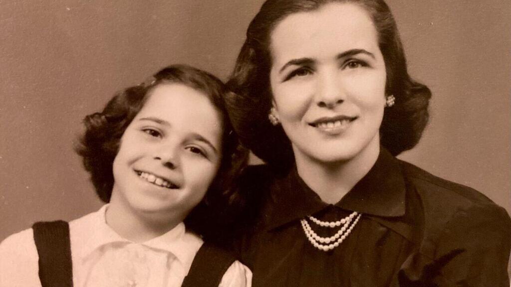 Reha Bennicasa and her mother Rose Girone רוז גירון בצעירותה לצד בתה רעיה