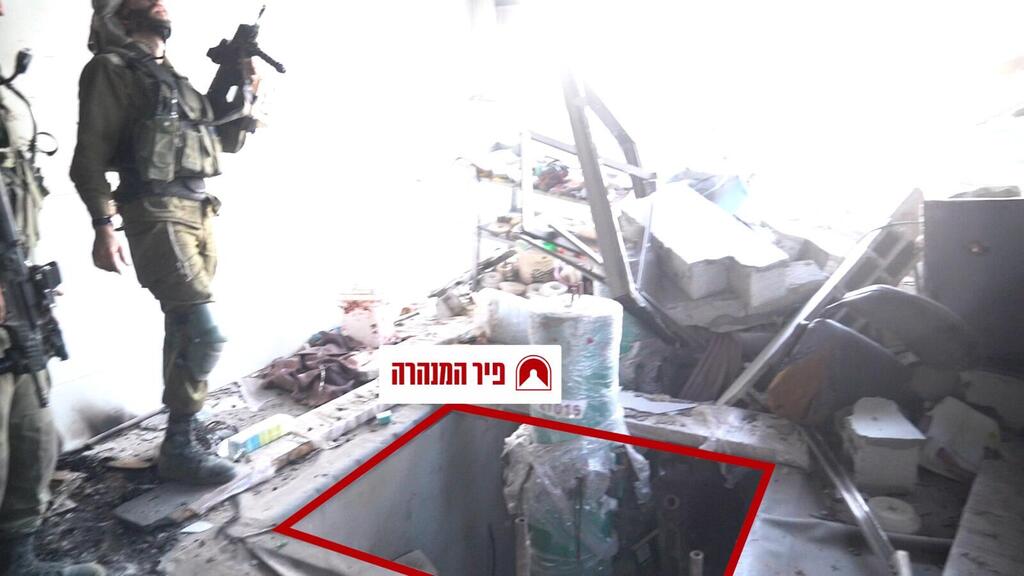 אחד מפירי המנהרה הארוכה בחאן יונס (צילום: דובר צה"ל) חישוף הפירים ותוואי המנהרה