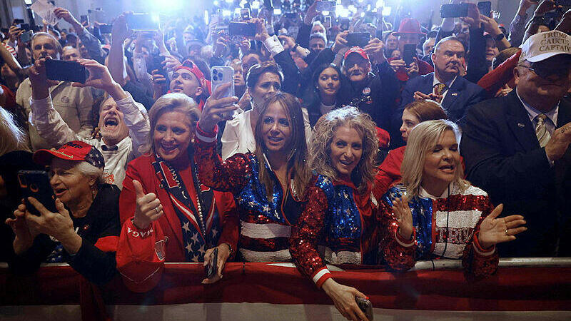 Trump supporters after he won New Hampshire (AP) דונלד טראמפ לאחר שניצח את ניקי היילי בפריימריז בניו המפשייר