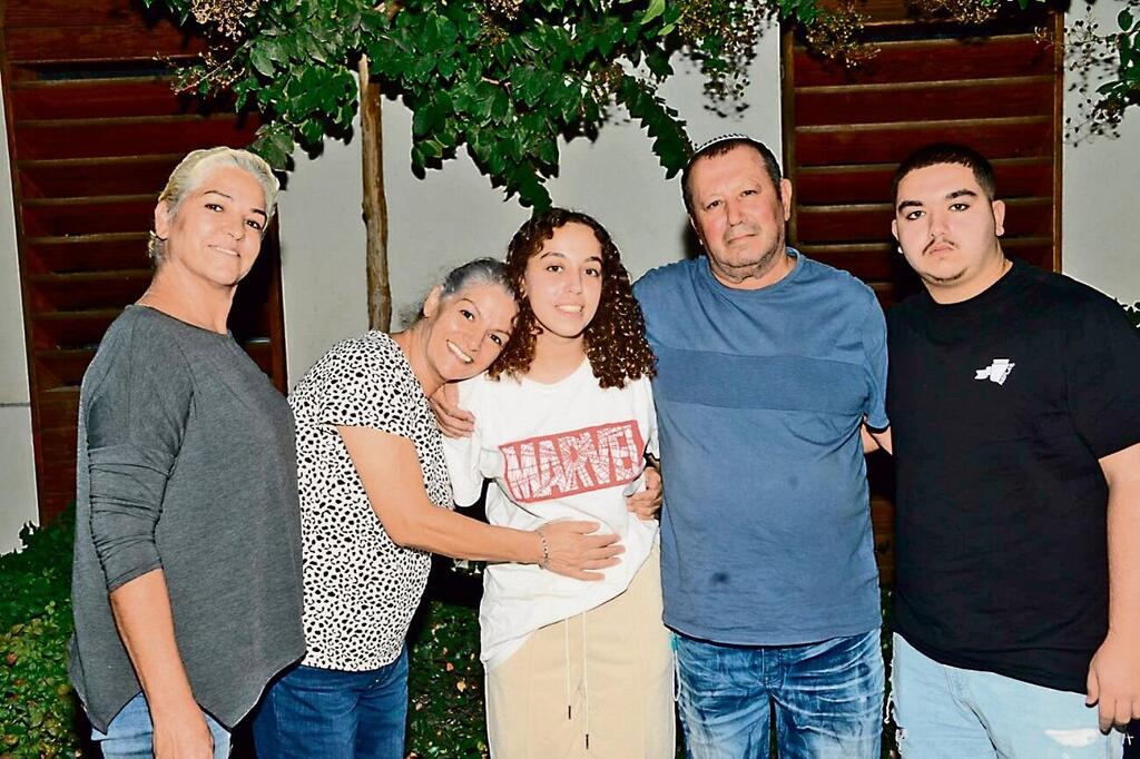 משפחת מגידיש. מימין: האח אביתר, האב יוסי, אורי, האם מגי והדודה נורית (צילום: דוברות שב"כ) משפחת מגידיש. מימין: האח אביתר, האב יוסי, אורי, האם מגי והדודה נורית
