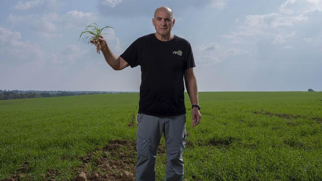 ''אנחנו מראים לחמאס שהוא לא יכול לשבור אותנו. זה סוג של ניצחון וחלוציות שנייה''. מוטי ברק בשטח (צילום: יובל חן) מוטי ברק בשטח