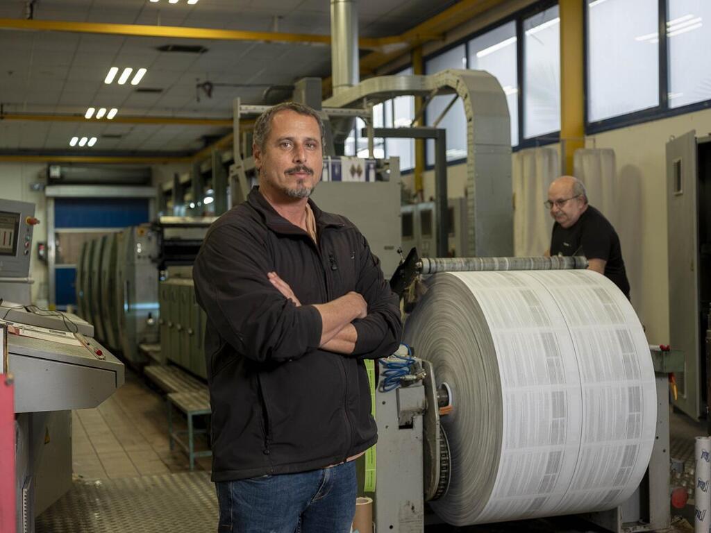''אני אומר לאשתי שאנחנו נלחמים כדי שלחטופים, ולכולנו בעצם, יהיה לאן לחזור''. נאור פקציארז בדפוס בארי (צילום: יובל חן) נאור פקציארז בדפוס בארי