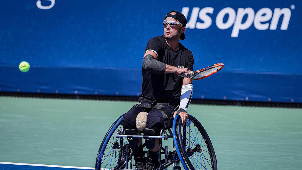 במרחק נגיע מעוד פסגה. גיא ששון (צילום: IMAGO/tennisphoto.de via Reuters) הטניסאי הפראלימפי גיא ששון