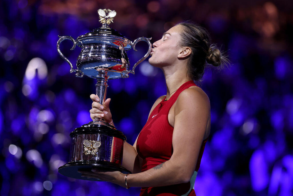 סבאלנקה והגביע אליפות אוסטרליה (צילום: Darrian Traynor/Getty Image) סבאלנקה והגביע אליפות אוסטרליה