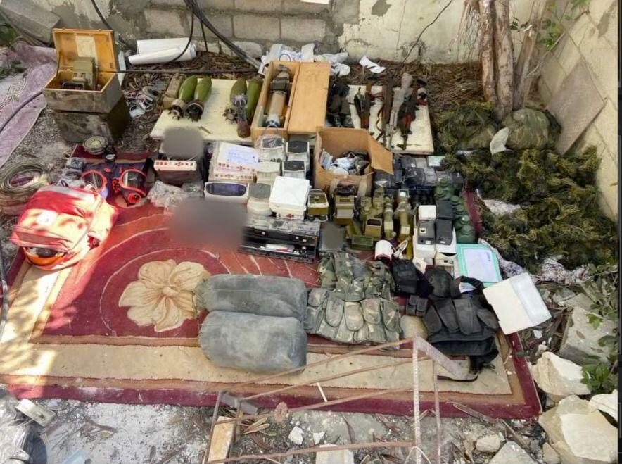 Combat gear found in Khan Younis home of Sinwar associate (Photo: IDF Spokesperson's Unit) תיעוד מפעילות כוחות צה"ל בחאן יונס בפשיטה על תשתיות טרור וביתו של מקורב ליחיא סינוואר