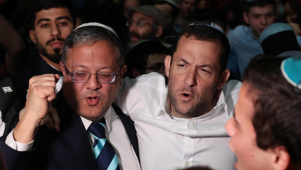 יוסי דגן לצד בן גביר בכנסת. מדבר על התיישבות בצפון הרצועה בלבד (צילום: REUTERS/Ronen Zvulun) איתמר בן-גביר ושלמה קרעי ב כנס לניצחון ישראל להתיישבות ברצועת עזה