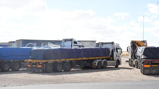 פעילי צו 9 חוסמים את הכבישים בדרכם למחאה במעבר כרם שלום