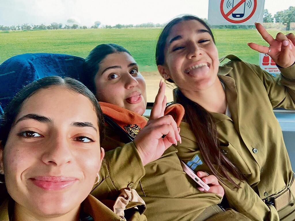 מימין: שיר שלמה ז"ל, ליאור לוי ז"ל ודנית כהן ז"ל (צילום: מהאלבום הפרטי) מימין לשמאל: שיר שלמה ז"ל, ליאור לוי ז"ל ודנית כהן ז"ל