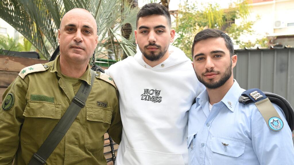 מפגש בין לוחם צנחנים לבין משפחתה של נעמי שטרית ז"ל שנרצחה בשבעה באוקטובר