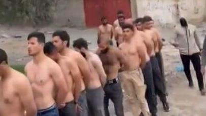 משטרת חמאס מוציאה תושבים שנתפסו בוזזים בתים ל"מצעד בושה" בצפון הרצועה