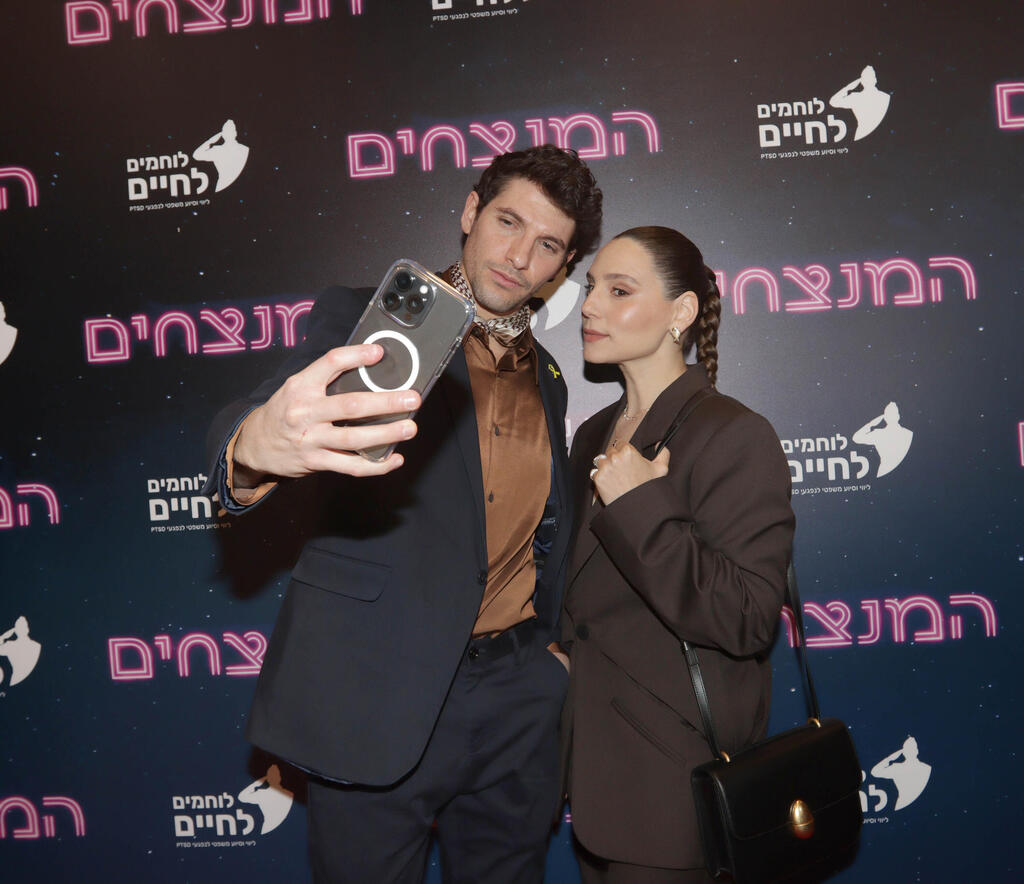 יותר בזווית. פרקש וגלמן מתעדים (צילום: ענת מוסברג ) פרימיירת הסרט המנצחים
