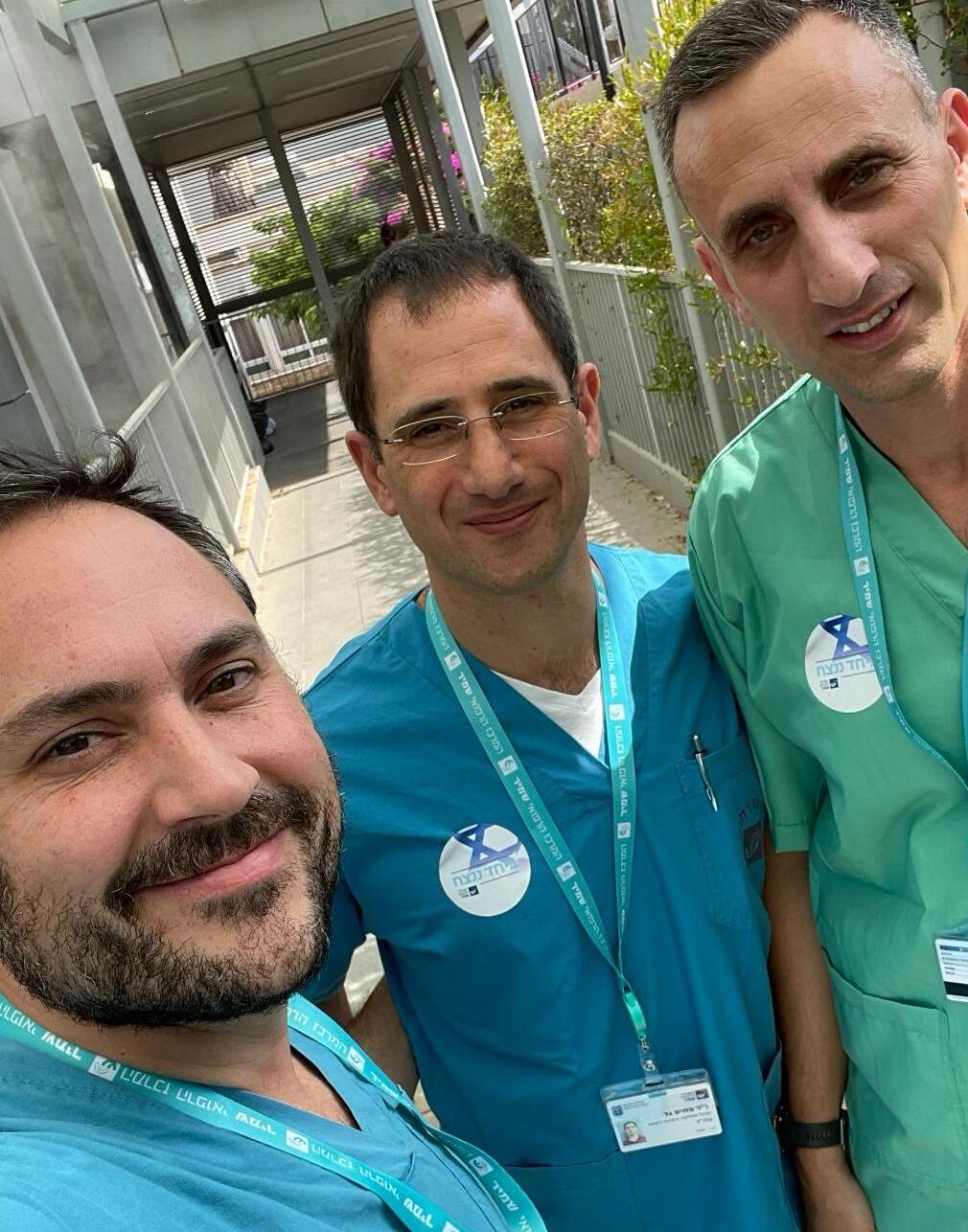 ד"ר ארי  גרינוולד, ד"ר גל פחיס וד"ר דניאל טרוצקי במרכז רפואי שמיר