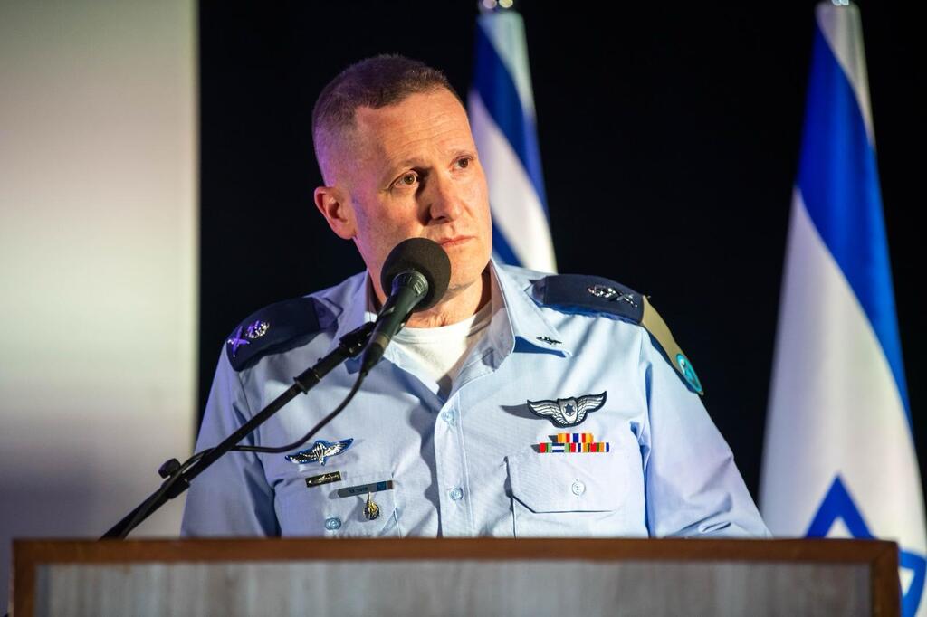 " פועלים ליצירת מיטב התנאים להשבת החטופים מהשבי". אלוף תומר בר (צילום: דובר צה"ל) מפקד חיל האוויר, אלוף תומר בר בכנס מבצעי של חיל האוויר בבסיס פלמחים