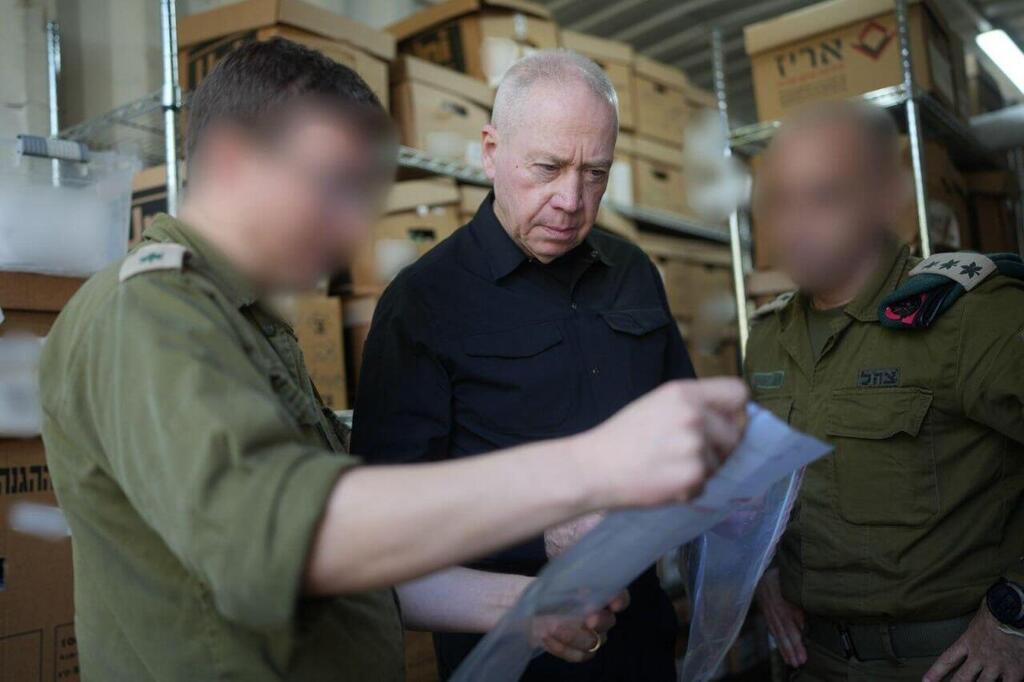 יואב גלנט הציג ביחידת האמש״ט של אגף המודיעין מעטפות כסף שנשלחו מאיראן ליחיא סינוואר