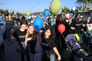 לראשונה מאז שפונו מבתיהם לאחר מתקפת הטרור, חברי מושב שוקדה חוזרים לבתיהם