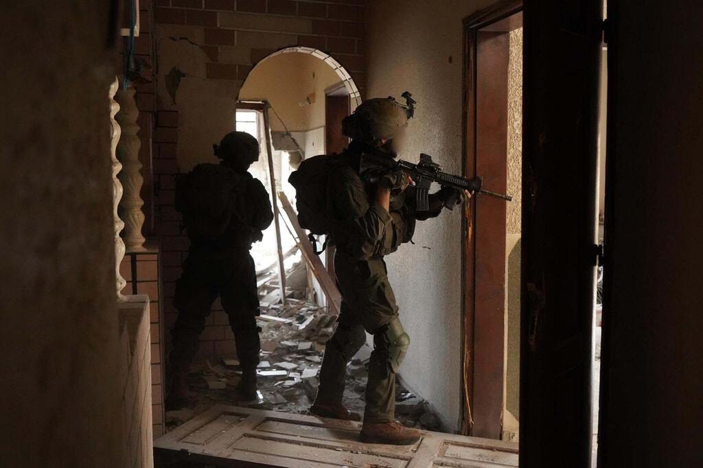כוח צה"ל בסריקת מבנה ברצועת עזה (צילום: דובר צה"ל) כוחות צה"ל ברצועת עזה
