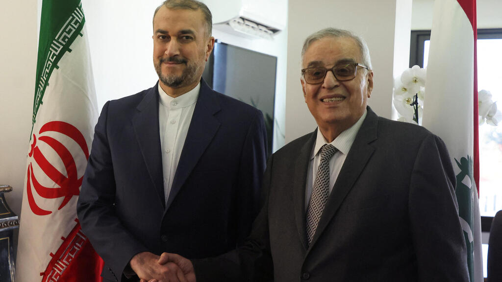 Iranian Foreign Minister Hossein Amir-Abdollahian with Lebanese counterpart Abdallah Bou Habib (Photo: Mohamed Azakir / Reuters) פגישת שר החוץ האיראני והלבנוני בביירות