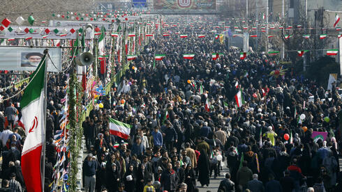 Iranians call death to U.S., Israel on Islamic Revolution anniversary