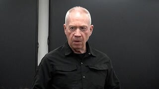 שר הביטחון גלנט ללוחמי הימ״מ לאחר המבצע לשחרור החטופים: ״מדובר בנקודת מפנה במערכה - החמאס חדיר ומבין שאנחנו יכולים להגיע לכל מקום, עם כל כוח. מילאתם את הריאות של אזרחי ישראל בהרבה אוויר - לא ירחק היום ויהיו מבצעים נוספים״