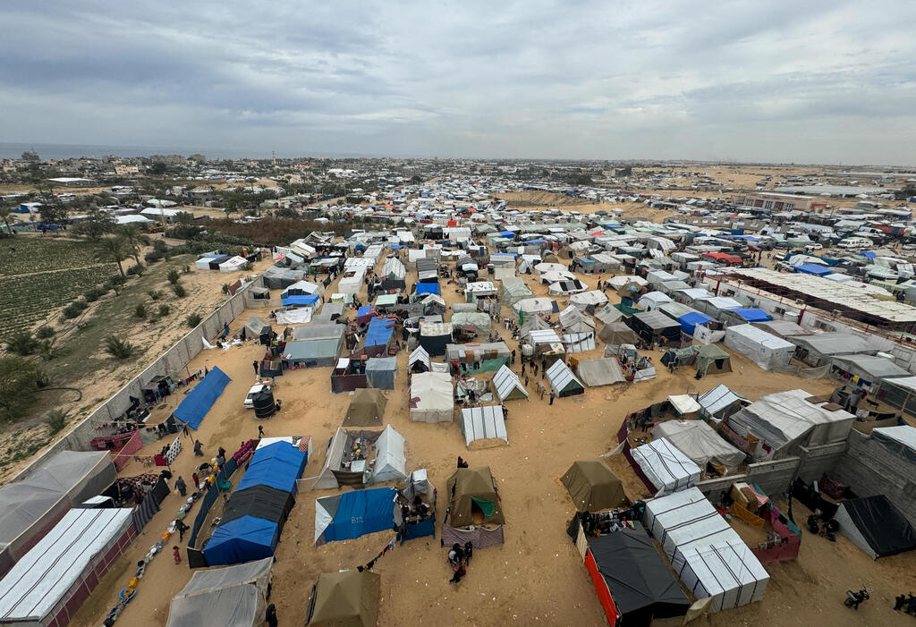 עיר האוהלים ברפיח (צילום: REUTERS/Bassam Masoud) מחנה אוהלים ברפיח