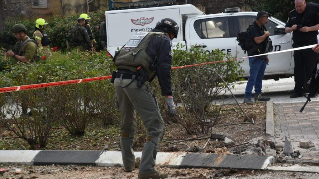 Aftermath of the Hezbollah missile attack on Kiryat Shmona (Photo: Avihu Shapira) הנפילות בקריית שמונה
