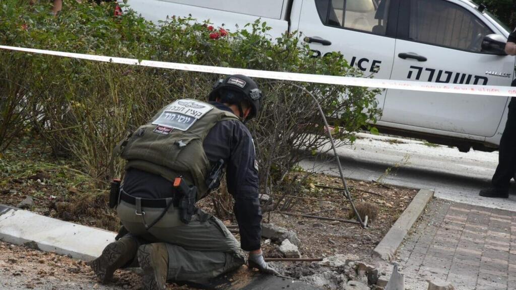Aftermath of the Hezbollah missile attack on Kiryat Shmona (Photo: Avihu Shapira) הנפילות בקריית שמונה