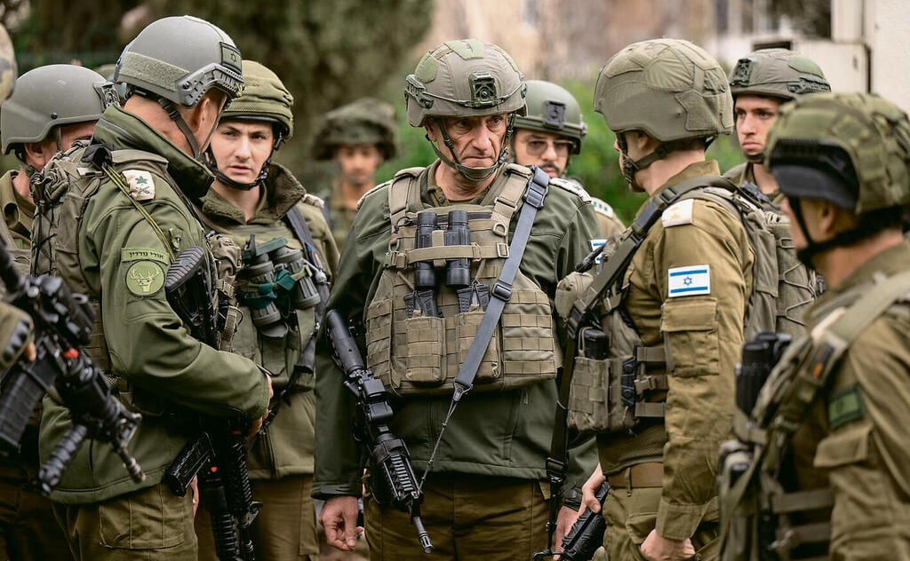 IDF Chief of Staff Lt. Gen. Hezi Halevi on the northern border (Photo: IDF Spokesperson's Unit) yk13802025