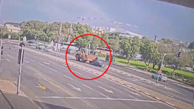 תיעוד ממחלף גלילות: תאונת דרכים בין טרקטור לרכב