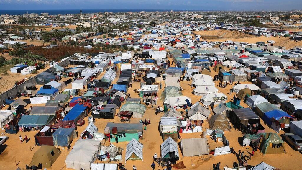 Tent Camp in Rafah (Photo: Reuters) מחנה אוהלים ברפיח