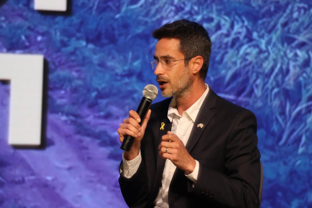 "משרד החינוך לא יכול לספק את אותם תנאי הלמידה - אז שלא יבחן אותם כמו כולם". ראש העיר שטרן (צילום: יריב כץ) ועידת תקומה וחוסן לאומי
