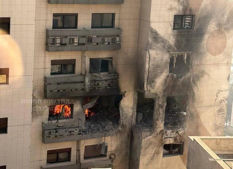 "היעד - אישיות איראנית". בניין המגורים שהותקף בסוריה, במה שנראה כמו פגיעה מדויקת תקיפה בסוריה