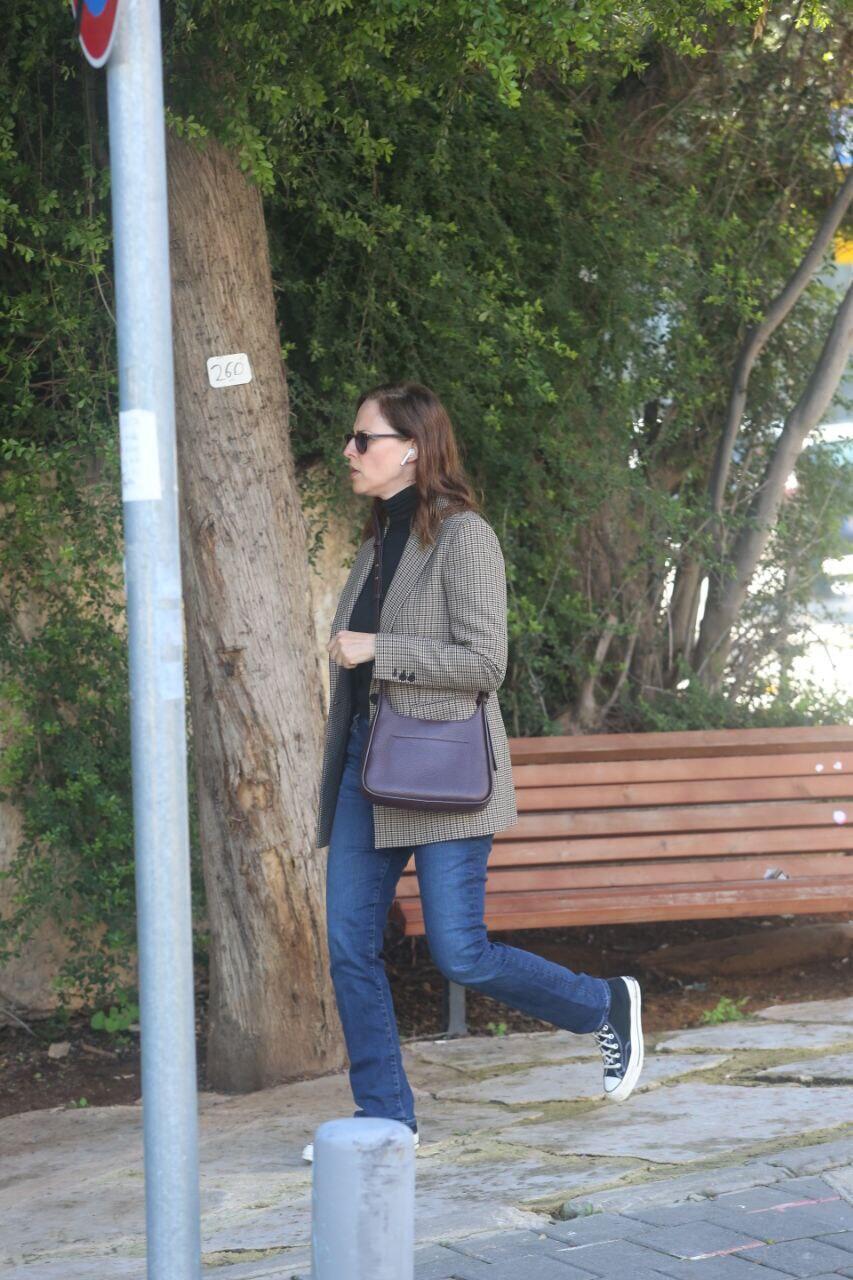 מה שכחת בבית? (צילום: מוטי לבטון) פפראצי יונית לוי