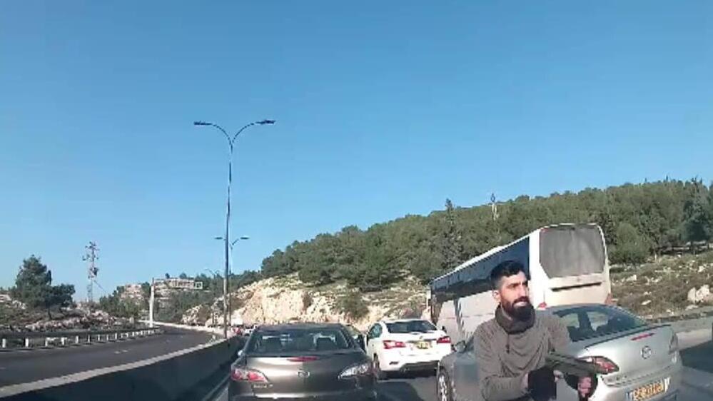 המחבל בזירת פיגוע הירי במחסום א-זעים