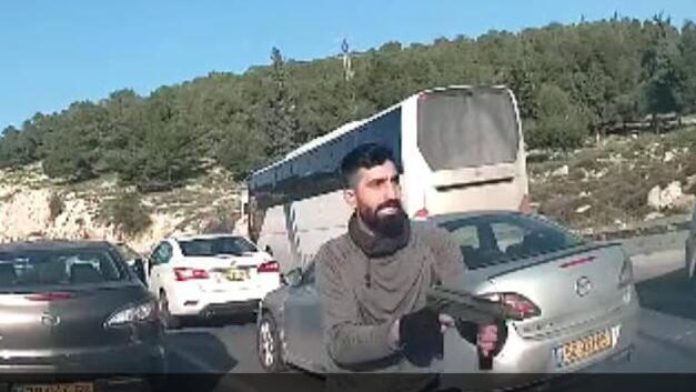 המחבל בזירת פיגוע הירי במחסום א-זעים