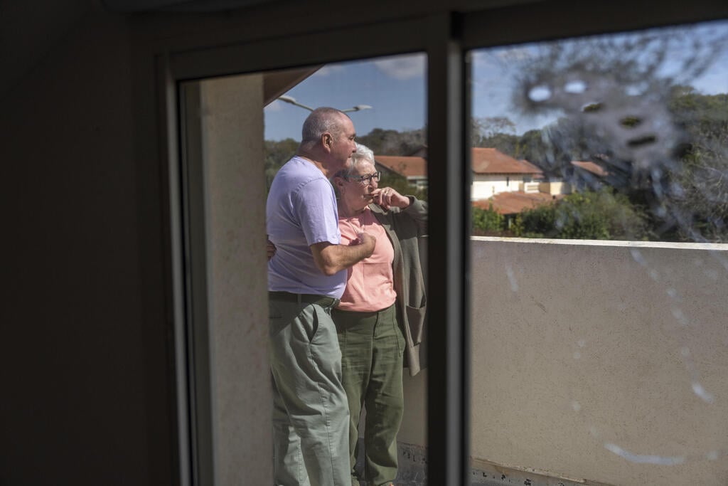 Pete and Gillian Brisley visit the home of their daughter, who was killed along with her two daughters in Hamas' Oct. 7 attack, and their son-in-law, who was taken captive, in Kibbutz Be'eri, southern Israel, Wednesday, Feb. 21, 2024 (Photo: AP Photo/Ohad Zwigenberg) Pete and Gillian Brisley visit the home of their daughter, who was killed along with her two daughters in Hamas' Oct. 7 attack, and their son-in-law, who was taken captive, in Kibbutz Be'eri, southern Israel, Wednesday, Feb. 21, 2024