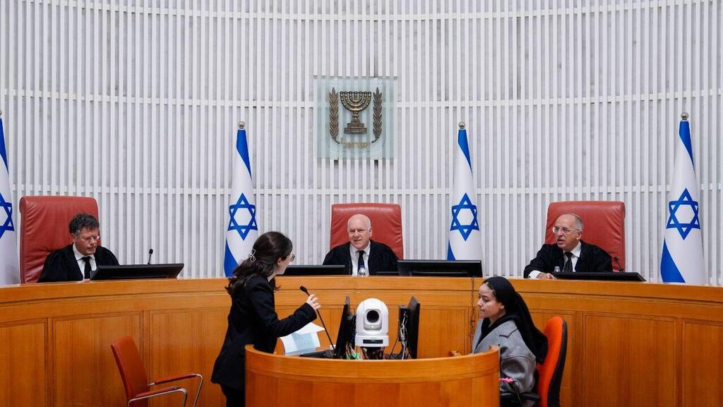 הרכב בג"ץ שדן בעתירות (צילום: שלו שלום) דיון בג"ץ חוק גיוס חרדים
