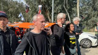 בני גנץ וחילי טרופר בצעידת מטה משפחות החטופים והחטופות לירושלים