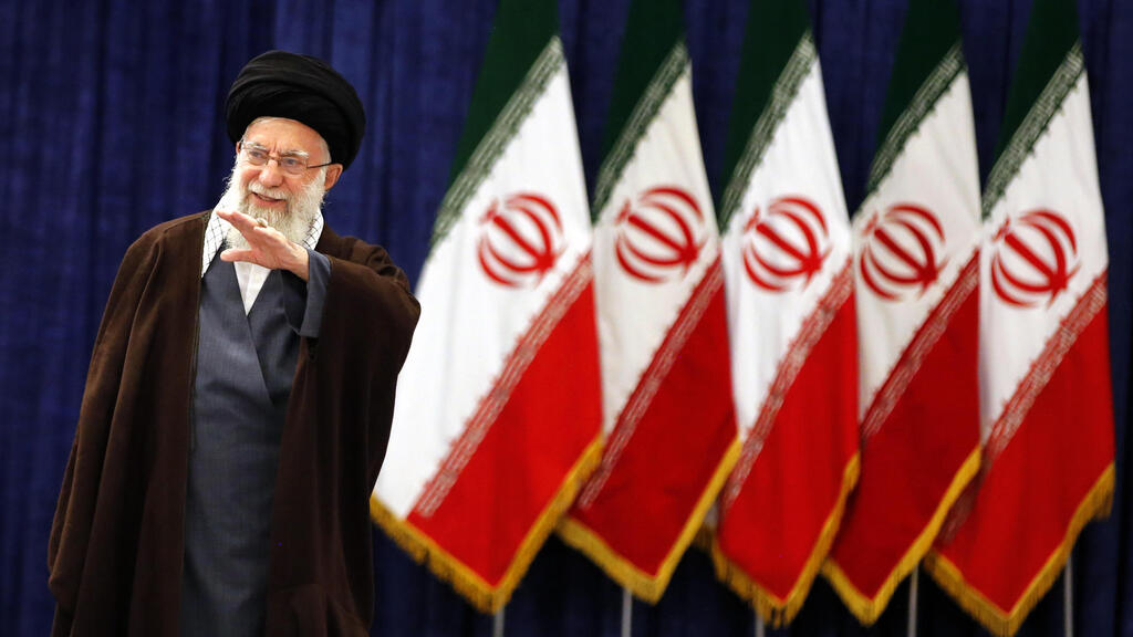 Iranian Supreme Leader Ali Khamenei (Photo: EPA/ABEDIN TAHERKENAREH) המנהיג העליון של איראן עלי חמינאי מצביע ב בחירות לפרלמנט האיראני ב טהרן