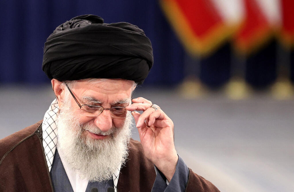 Iranian Supreme Leader Ayatollah Ali Khamenei (Photo: AFP) המנהיג העליון של איראן עלי חמינאי מצביע ב בחירות לפרלמנט האיראני ב טהרן