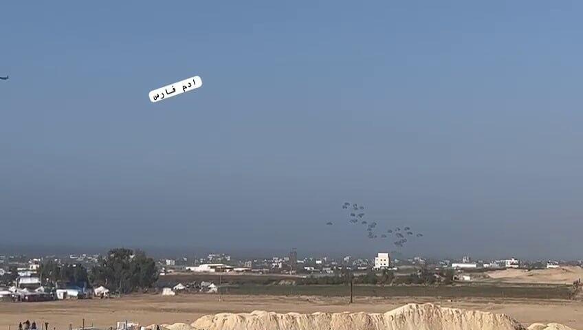הצנחת סיוע ברפיח הצנחת חבילות סיוע הומניטרי מעל רפיח