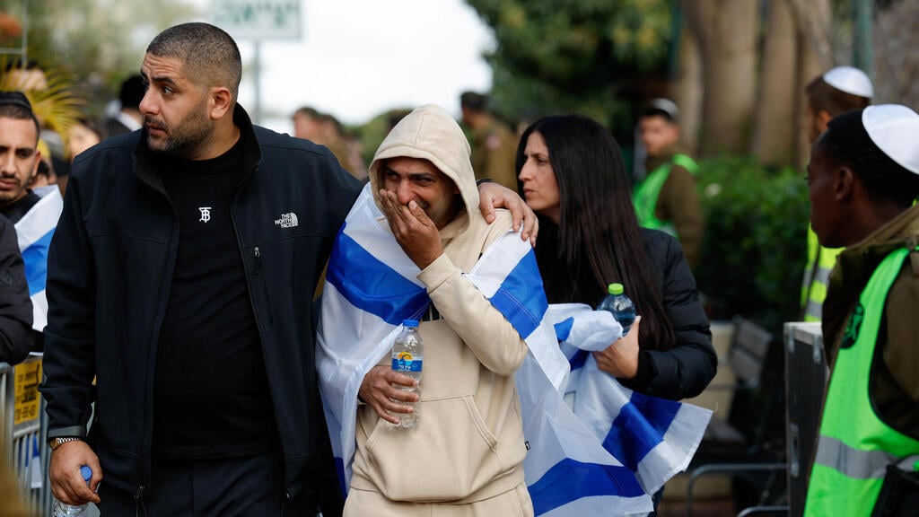 צילום: REUTERS/Carlos Garcia Rawlins הלווייתו של סמל אפיק טרי ז"ל