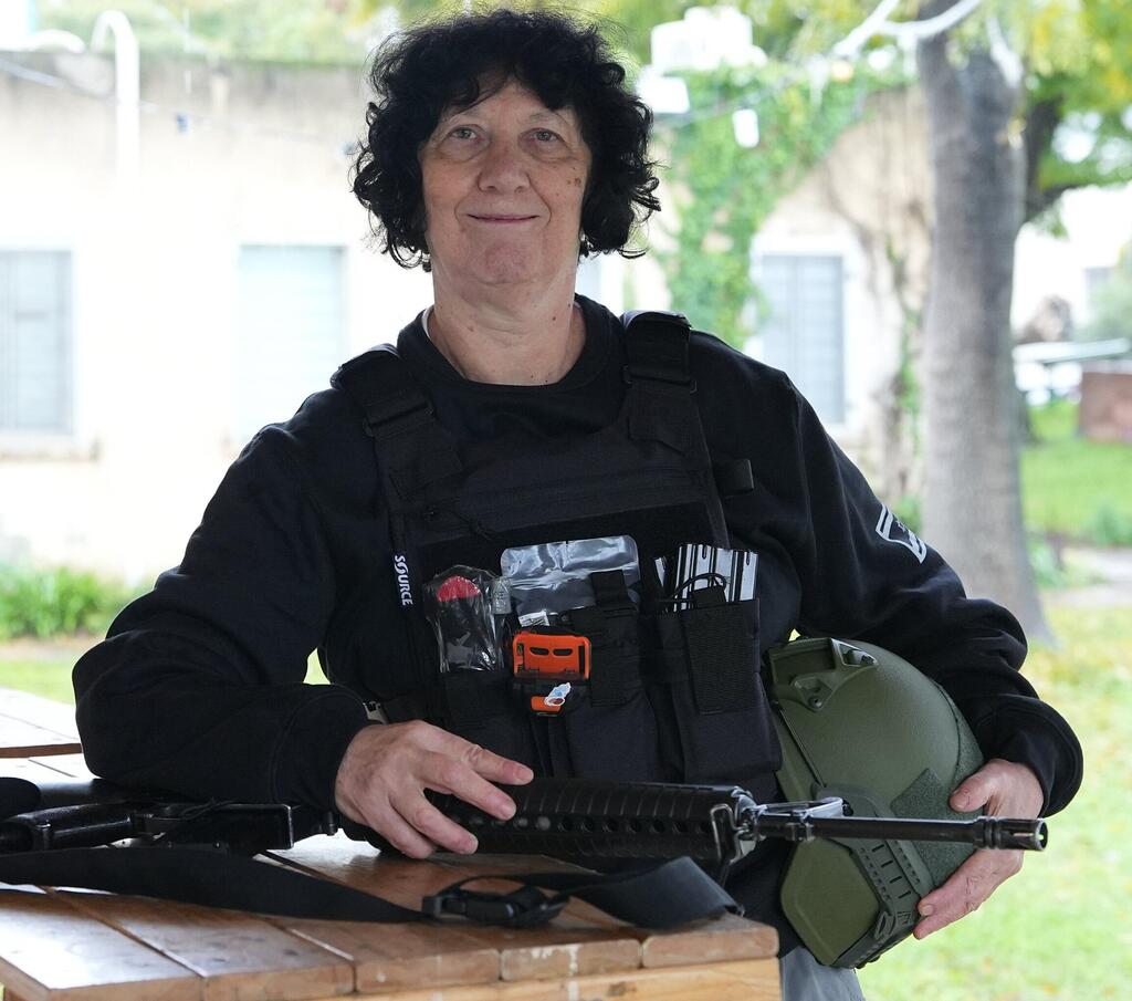 "אני מזנקת עם הנשק שלי ונותנת מענה מיידי לכל אירוע". פזית סגל (צילום: אפי שריר) פזית סגל רבש"צית קיבוץ קדרים