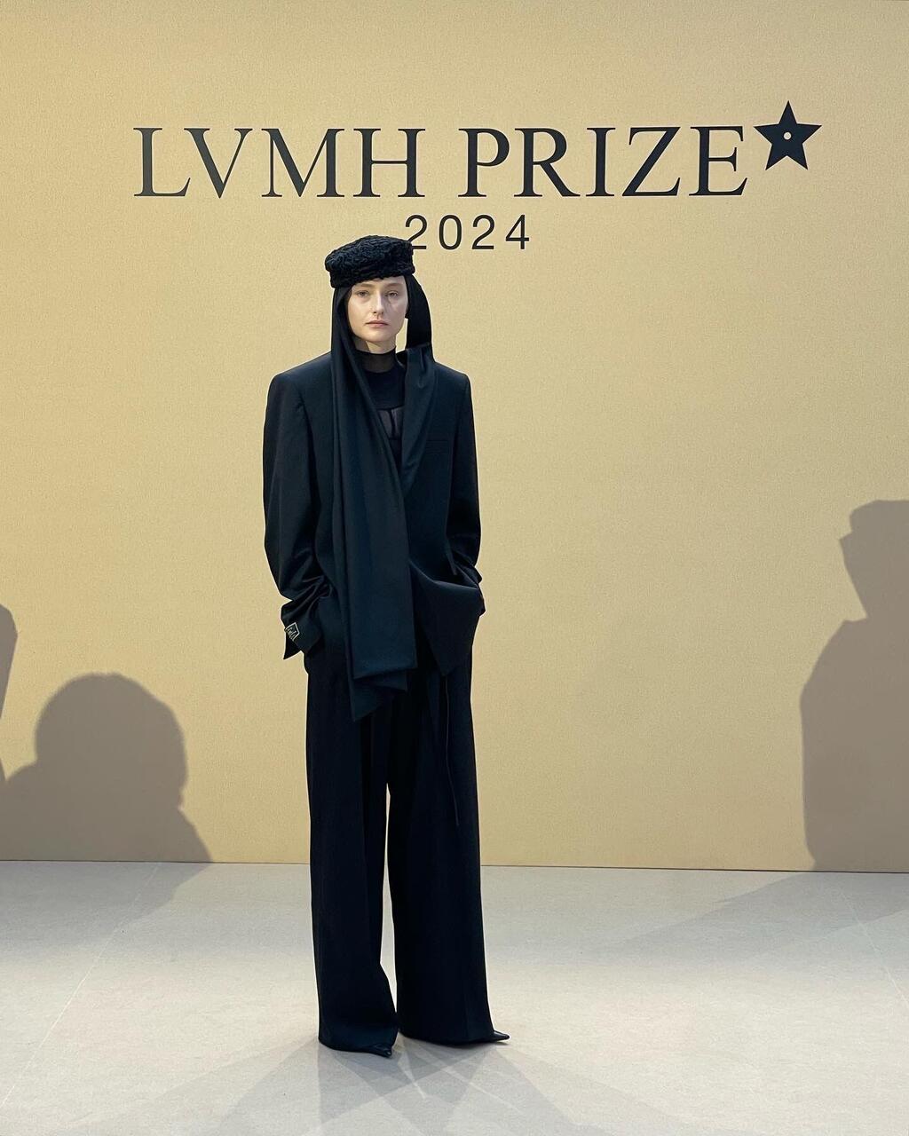 עיצוב של יונתן כרמל בתחרות של תאגיד היוקרה LVMH בפריז (צילום: באדיבות Voutrait) יונתן כרמל שבוע האופנה פרי