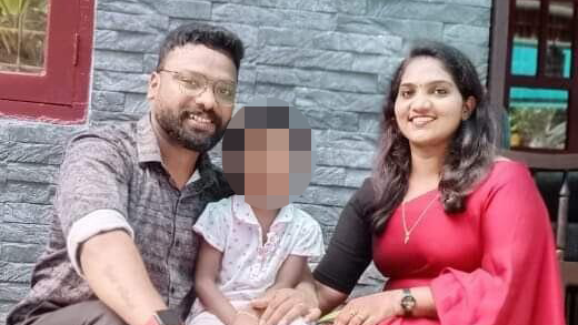 העובד מהודו, פאטניבין מקסוול, ומשפחתו