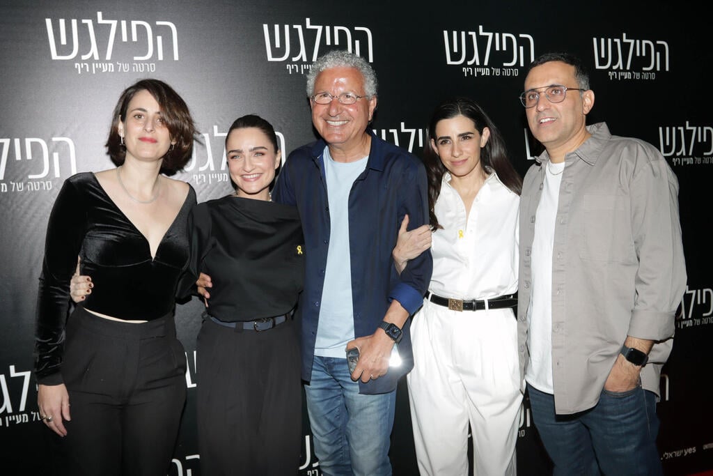 אנחנו בהחלט נבוא לראות. כוכבי הסרט יחד עם הבמאית מעייף ריף והמפיק משה אדרי (צילום: ענת מוסברג ) פרימיירה הפילגש
