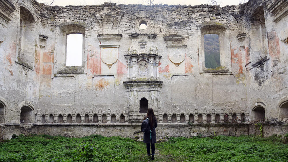 Remains of an ancient synagogue in Moldova (Photo: Shutterstock) שרידי בית כנסת עתיק במולדובה
