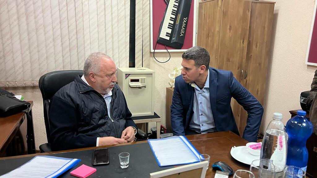 עציוני עם ח"כ ליברמן (צילום: יח"צ) דוד עציוני ואביגדור ליברמן