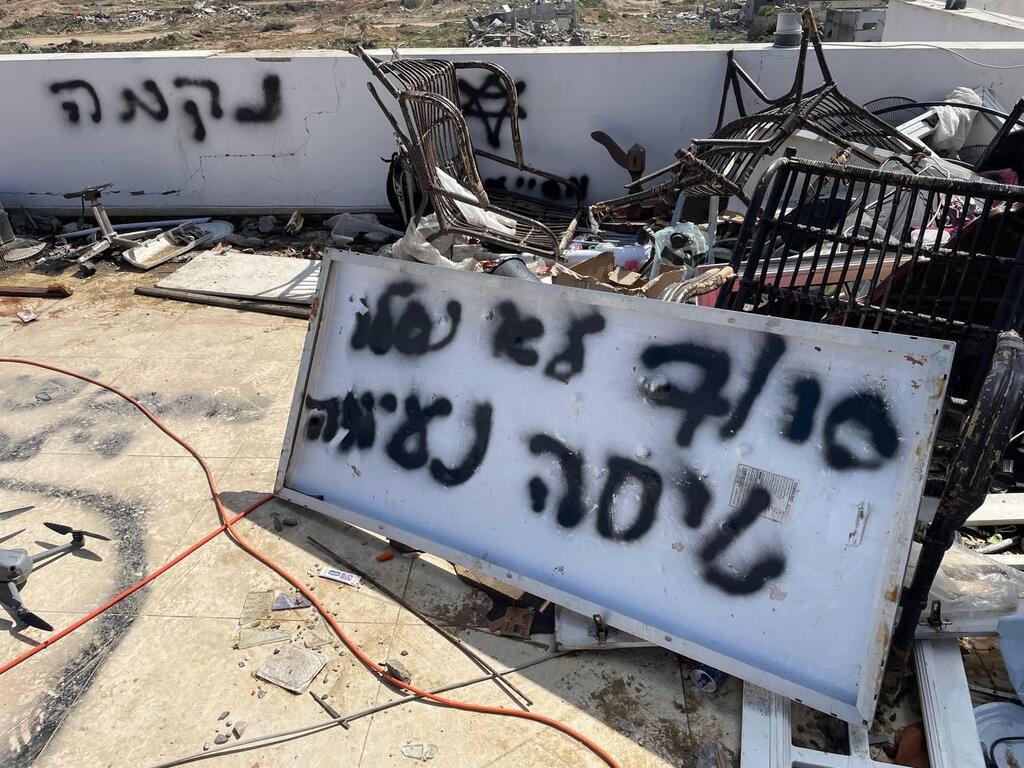 Makeshift drone landing pad atop villa on outskirts of Khan Younis (Photo: Gido Ran) אוגדה 98 בחאן יונס
